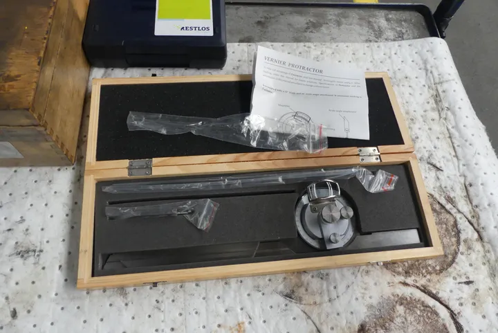 Vernier Protractor - Winkelmesser mit Nonius, im Holzkoffer